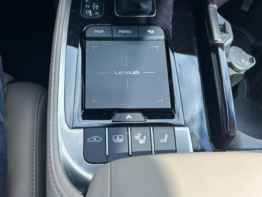 Used 2022 Lexus LS 500 w/ Interior Upgrade Package RWD image 31