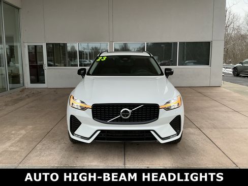 Used 2023 Volvo XC60 B5 Plus image 2