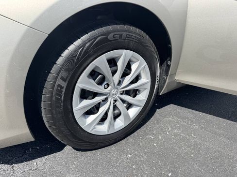 Used 2017 Toyota Camry LE FWD image 13
