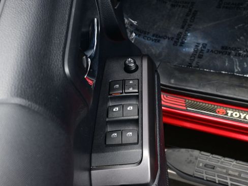 Used 2019 Toyota Tacoma TRD Sport image 10