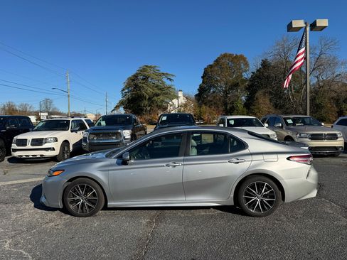 Used 2018 Toyota Camry SE image 8