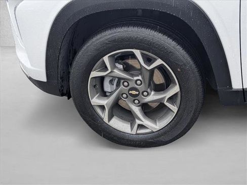 Used 2025 Chevrolet Trax LT w/ LT Convenience Package image 22