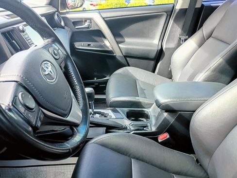 Used 2018 Toyota RAV4 Limited FWD image 4