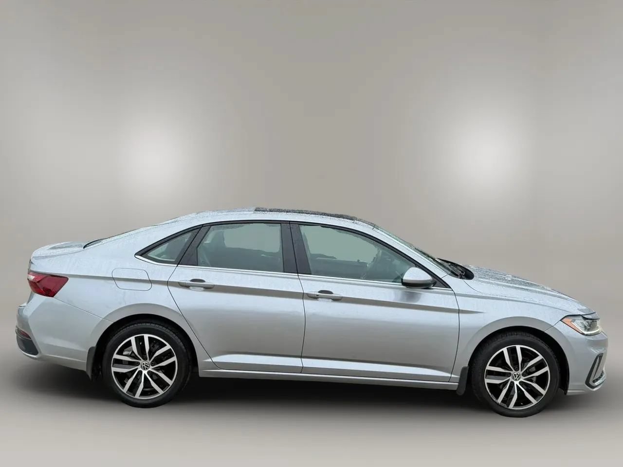 Used 2025 Volkswagen Jetta SE FWD image 10