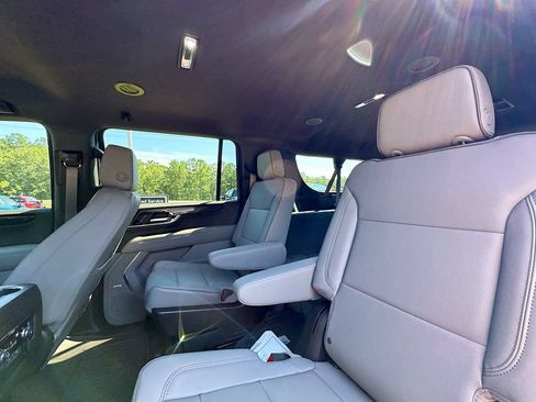 Used 2025 GMC Yukon XL Elevation RWD image 17