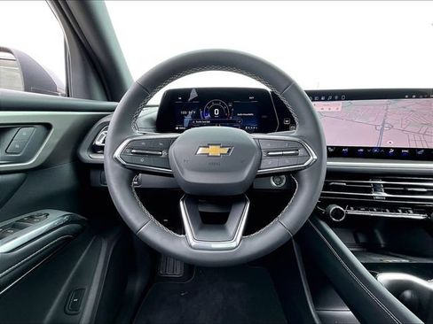 New 2027 Chevrolet Traverse LT w/ Sun and Wheel Package AWD/4WD image 17