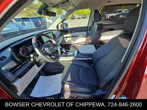 Used 2024 Kia Carnival EX image 11