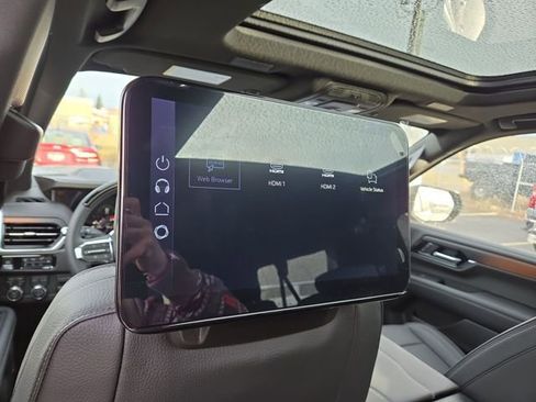 Used 2025 GMC Yukon XL Denali w/ Denali Reserve Package image 36