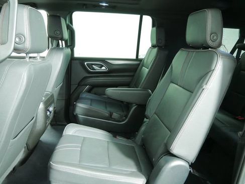 Used 2023 Chevrolet Suburban RST w/ Sport Performance Package AWD/4WD image 17