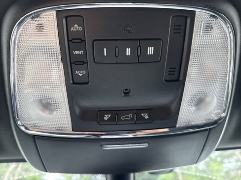 Used 2018 Jeep Grand Cherokee Altitude AWD/4WD image 12