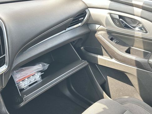 Certified 2020 Chevrolet Traverse LT FWD image 32