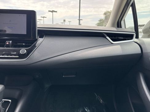 Used 2025 Toyota Corolla LE FWD image 32