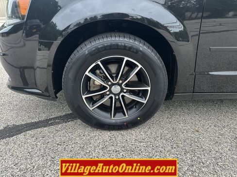 Used 2016 Dodge Grand Caravan SE FWD image 8