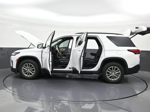 Used 2023 Chevrolet Traverse LT FWD image 33