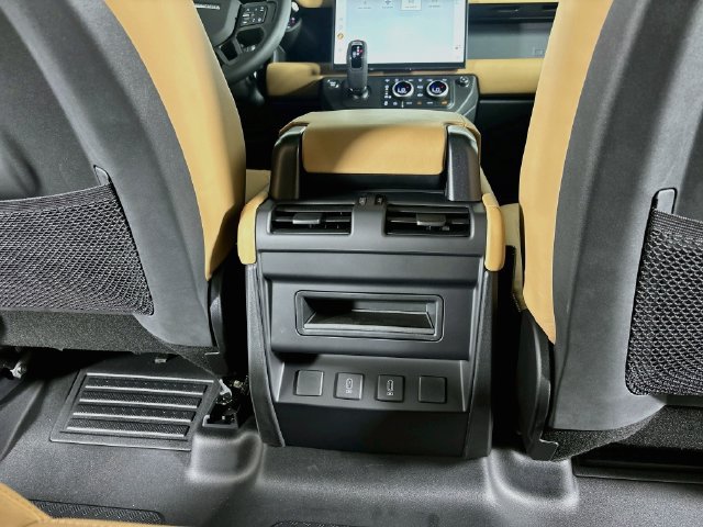 New 2026 Land Rover Defender 110 X-Dynamic SE AWD/4WD image 24