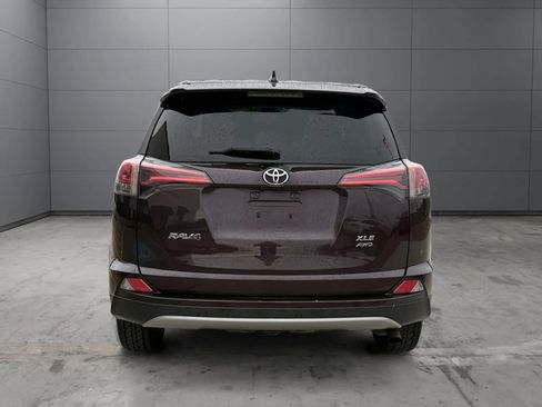 Used 2018 Toyota RAV4 XLE AWD/4WD image 11