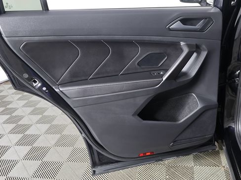 Used 2023 Volkswagen Tiguan SE FWD image 24