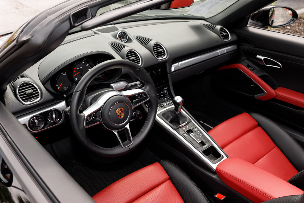 Used 2025 Porsche 718 Boxster RWD image 26