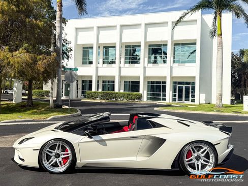 Used 2018 Lamborghini Aventador S image 39