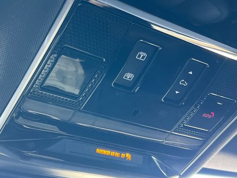 Used 2023 Land Rover Range Rover Sport SE Dynamic image 24