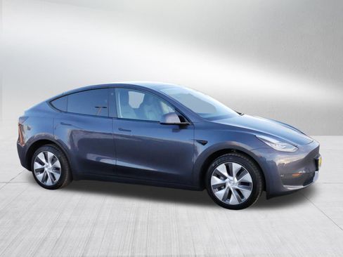 Used 2023 Tesla Model Y Long Range image 8