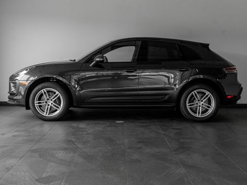 Certified 2025 Porsche Macan image 2