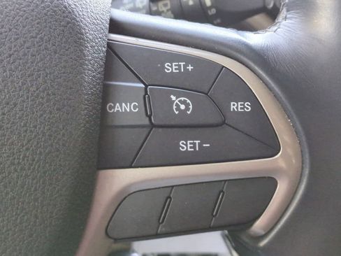 Used 2017 Jeep Cherokee Latitude image 24