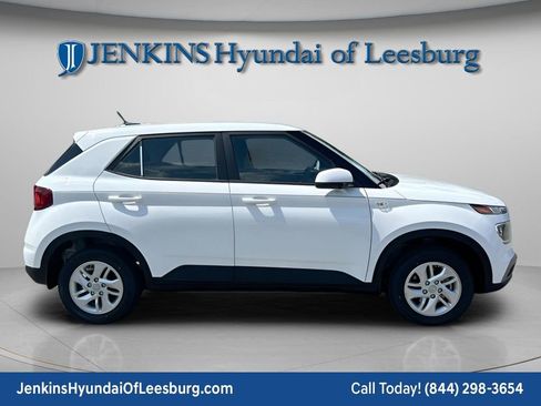 Used 2026 Hyundai Venue SE FWD image 3