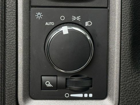 Used 2023 RAM 1500 Tradesman w/ Chrome Appearance Group image 19