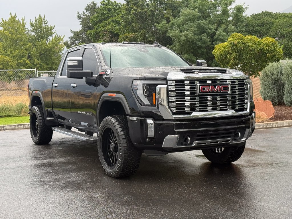 Used 2024 GMC Sierra 3500 Denali w/ Denali Reserve Package AWD/4WD image 1