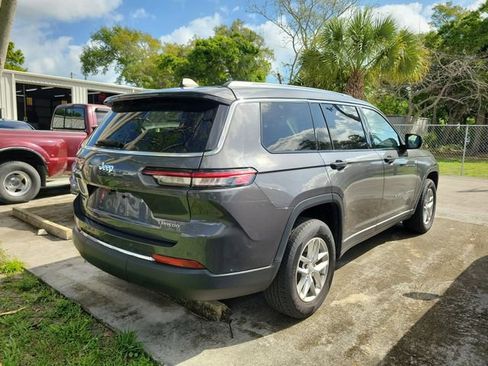 Used 2023 Jeep Grand Cherokee L Laredo image 4