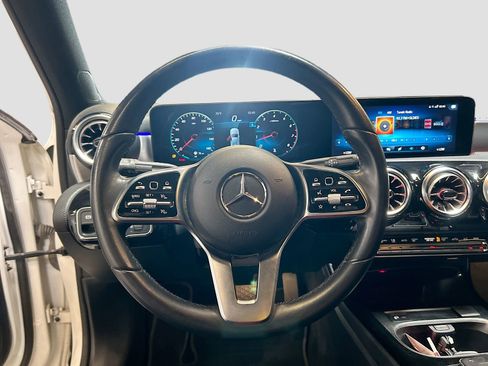 Used 2022 Mercedes-Benz A 220 4MATIC image 11