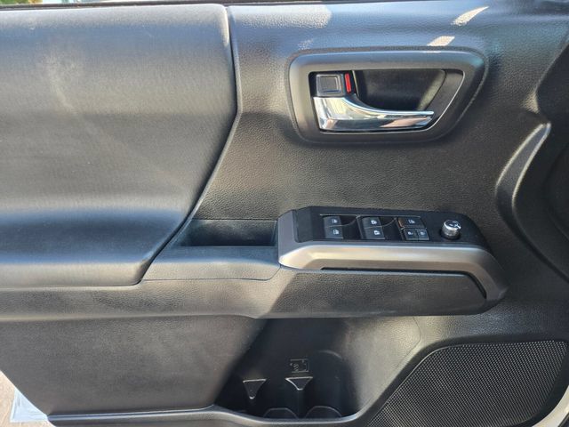 Used 2017 Toyota Tacoma TRD Off-Road w/ Tow Package (A/T) AWD/4WD image 36