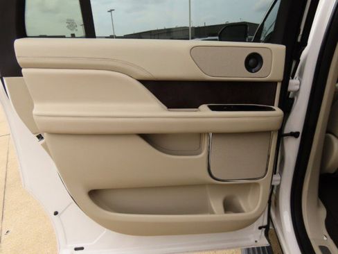 Used 2018 Lincoln Navigator L Reserve w/ Technology Package image 18