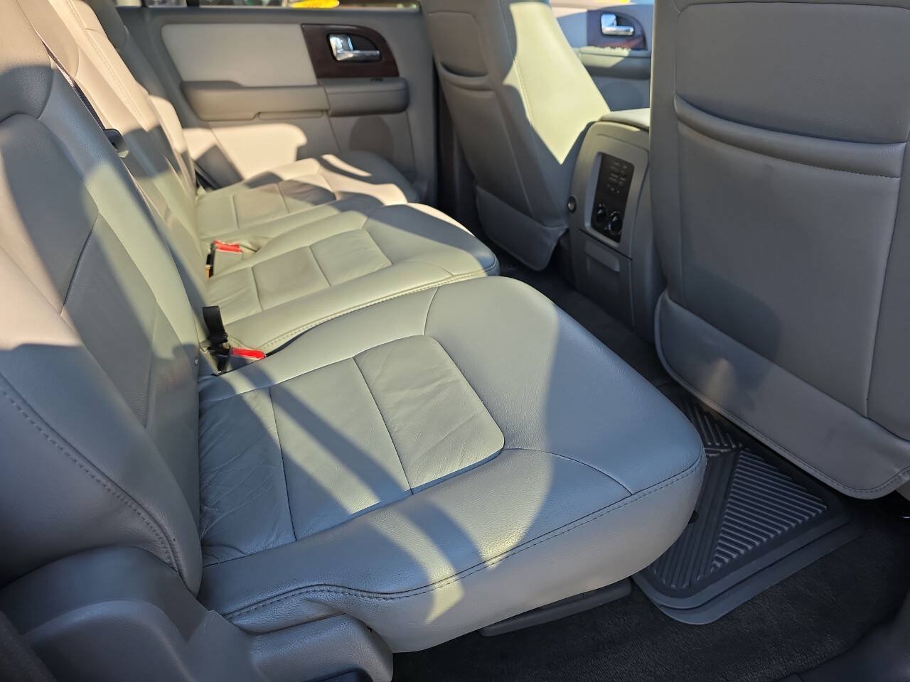 Used 2006 Ford Expedition Limited AWD/4WD image 16