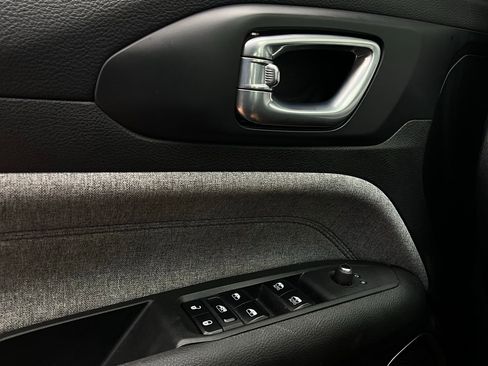 Used 2025 Jeep Compass Latitude image 20