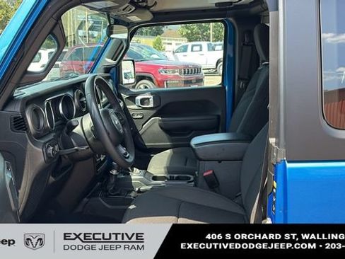 Used 2023 Jeep Wrangler Sport AWD/4WD image 9