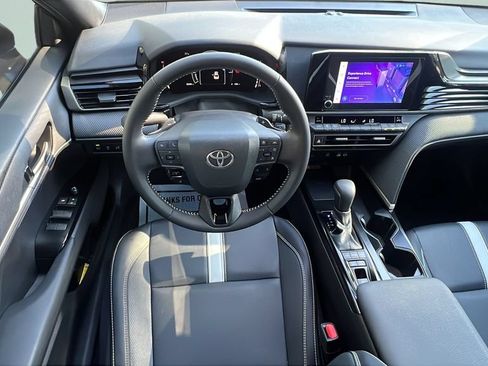 Used 2025 Toyota Camry SE w/ Convenience Package FWD image 11