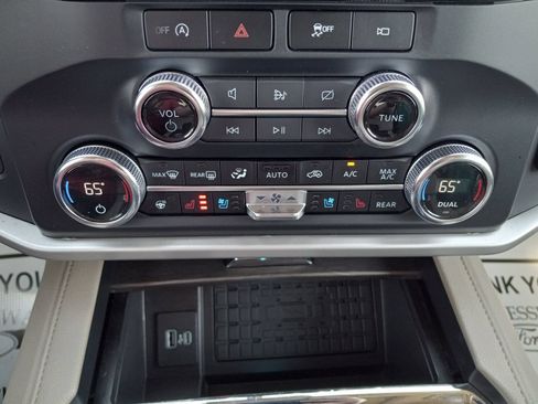 Used 2023 Ford Expedition Limited AWD/4WD image 23