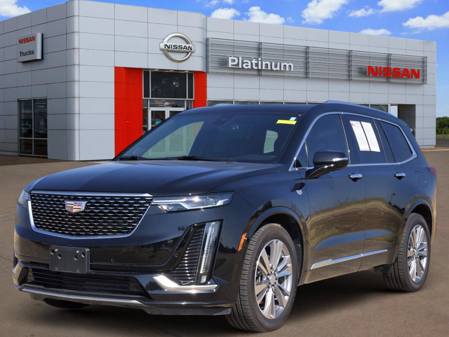 Used 2023 Cadillac XT6 Premium Luxury FWD image 2