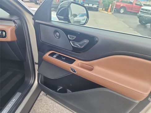 Used 2023 Lincoln Aviator Reserve w/ Equipment Group 201A image 26