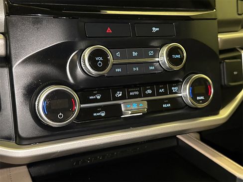 Used 2023 Ford Expedition XLT image 26