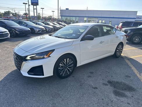 Used 2025 Nissan Altima 2.5 SV image 4