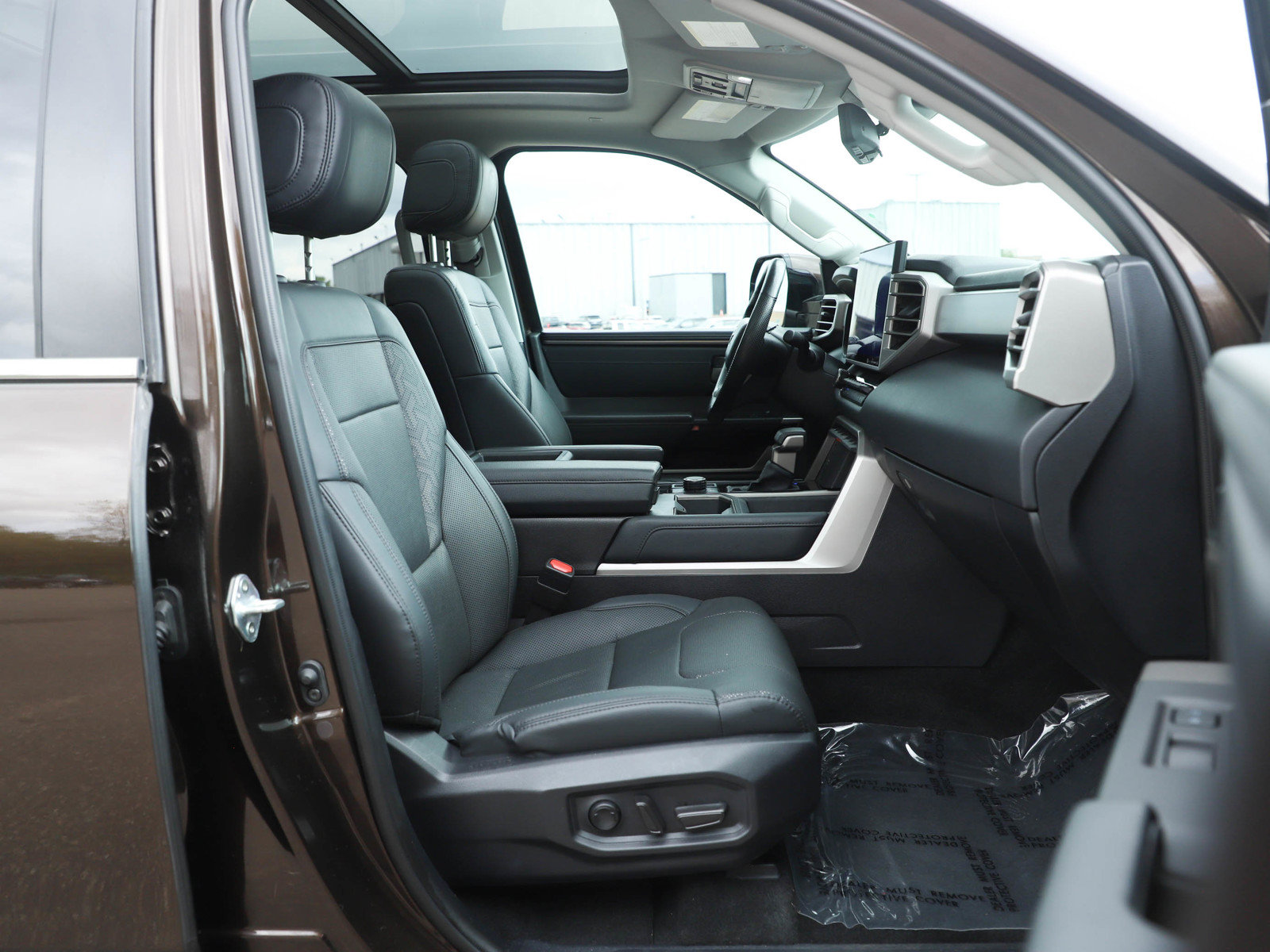 Used 2024 Toyota Tundra Limited AWD/4WD image 11