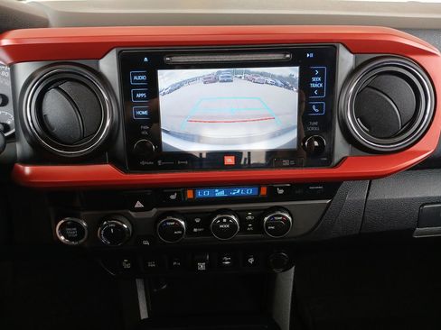 Used 2019 Toyota Tacoma TRD Off-Road image 15