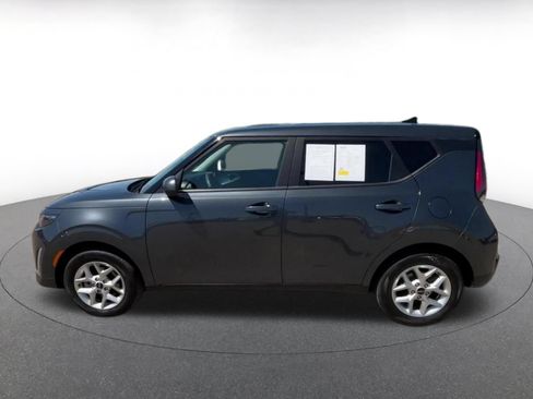 Used 2025 Kia Soul LX w/ LX Technology Package FWD image 9