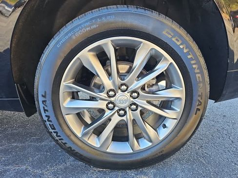 Used 2022 Buick Enclave Avenir image 11