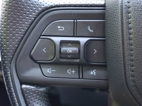 Used 2024 Toyota Tacoma SR5 AWD/4WD image 8