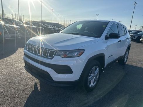 Used 2023 Jeep Compass Sport image 7