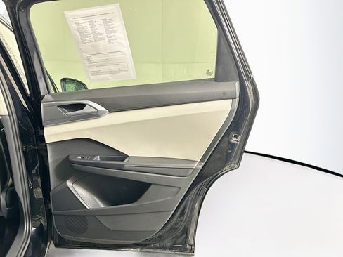 Used 2025 Volkswagen Taos SE image 30